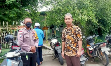 Pastikan-Giat-Ibadah-Berjalan-Dengan-Aman-Dan-Tetap-Terapkan-Protokol-Kesehatan,-Babinkamtibmas-Kelurahan-Oetete-Laksanakan-Pengamanan-Ibadah-Umat-Islam-Di-Masjid