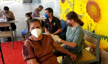 Upaya-Percepatan-Vaksinasi,-Gerai-Vaksin-Polres-Kupang-kota--Laksanakan-Vaksinasi-suntuk-Lansia