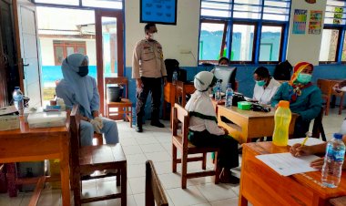Babinkamtibmas-Polres-Kupang-Kota-Laksanakan-Pam-Dan-Monitoring-Giat-Vaksinasi