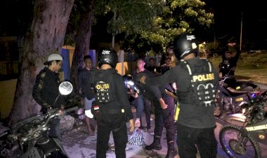 Patroli-Penegakan-Prokes,-Sat-Sabhara-Unit-Turjawali-Himbau-Dan-Bubarkan-Anak-Muda-Yang-nongkrong