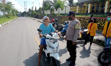 Tak-Pakai-Masker,-Bhabinkamtibmas-Tegur-Serta-Himbau-Pengendara-yang-Tidak-Menaati-Protokol-Kesehatan