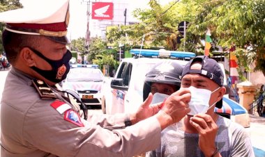 Operasi-Keselamatan-Turangga-2022,-Sat-Lantas-Polres-Kupang-Kota-Imbauan-Tertib-Berlalu-lintas-Dan-Penertiban-Prokes-Kepada-Pengguna-Jalan