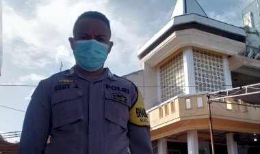 PAM-Kegiatan-Ibadat-Minggu-Umat-Kristiani,-Personel-Polsek-Alak-Ingatkan-Warga-Terapkan-Protokol-Kesehatan-di-Gereja