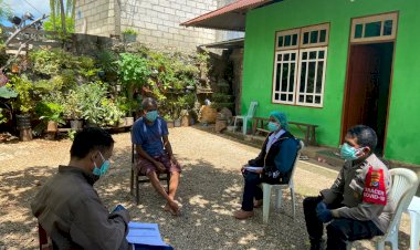 Bhabinkamtibmas-Kelurahan-Nunbaun-Delha-Polres-Kupang-Kota-Bersinergi-Dengan-Puskesmas-Alak-Laksanakan-Tracing-Warga-Terpapar-Covid-19