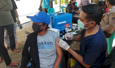 Percepatan-Vaksinasi,-Polres-Kupang-Kota-Layani-Vaksin-Bagi-Penerima-BTPKLWN