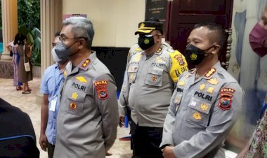 Kapolda-NTT-Di-Dampingi-Kapolres-Kupang-Kota-Pantau-Pengamanan-Dan-Pelaksanaan-Kegiatan-Ibadah-Paskah-Di-Beberapa-Gereja-Di-Kota-Kupang