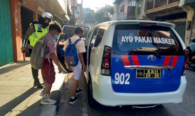 Tingkatkan-Pelayanan,-Sat-Lantas-Polresta-Kupang-Kota-Laksanakan-Program-KESAMBER-POLISI