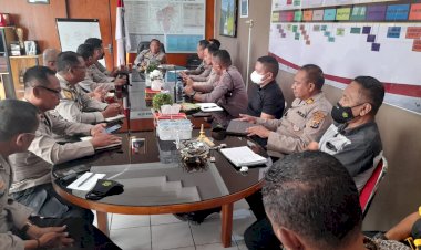 Pimpin-Rapat-Evaluasi-Kegiatan-Kepolisian,-Kapolresta-Tekankan-Kedisiplinan