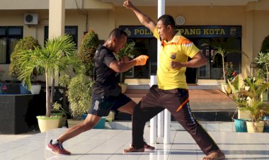Tingkatkan-Kemampuan-Personil,-Polresta-Kupang-Kota-Gelar-Latihan-Beladiri-Polri