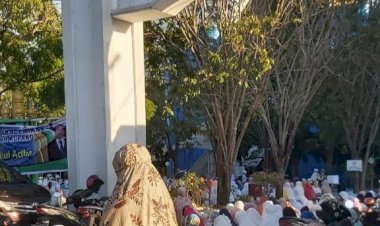 Polsek-Oebobo-Laksanakan-Pengamanan-Sholat-Idul-Adha-1443H-Di-Lapangan-Kampus-Muhammadiyah-Kupang.
