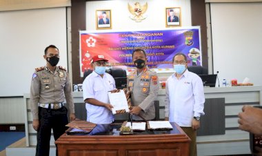 Polresta-Kupang-Kota-dan-PMI-Kota-Kupang-Jalin-Kerja-Sama-Dalam-Pertolongan-Korban-Kecelakaan-di-Kota-Kupang.