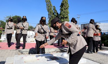 Polwan-Polresta-Kupang-Kota-Laksanakan-Upacara-Ziarah-Rombongan-dan-Tabur-Bunga-dalam-memperingati-HUT-Polwan-Ke-74-Tahun-2022