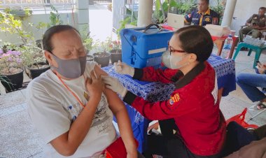 Polresta-Kupang-Kota-Terus-Gencar-Vaksin-Booster-di-Kelurahan-Nefonaek