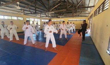 70-Personel-Polresta-Kupang-Kota-Laksanakan-Ujian-Bela-Diri-Syarat-UKP