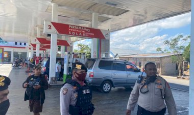Antisipasi-Kenaikan-dan-Kelangkaan-BBM,-Satuan-Samapta-Polresta-Kupang-Kota-Patroli-ke-SPBU