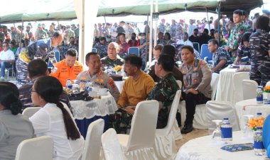 Kapolresta-Kupang-Kota-Hadiri-Gerakan-Nasional-Laut-Bersih-TNI-AL-di-Pantai-Pasir-Panjang