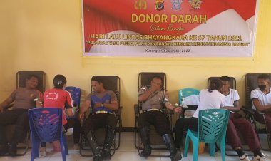 Jelang-Hari-Jadi-Lalu-Lintas-Bhayangkara-Ke-67,-Personel-Sat-Lantas-Polresta-Kupang-Kota-Mengikuti-Giat-Donor-Darah