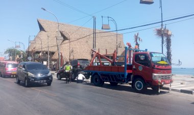 Sat-Lantas-Polresta-Kupang-Kota-Terus-Lakukan-Penertiban-Pelanggaran-Kasat-Mata -Dan-Parkiran-Liar-Di-Depan-Aston