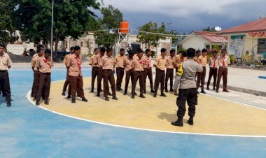 Bhabinkamtibmas-Oebufu-Beri-Pembinaan-Terhadap-Siswa-SMA-Negeri-5-Kupang