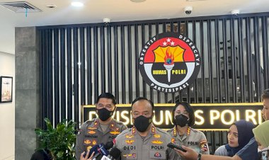 Kerahkan-Tim-DVI,-Polri-Gerak-Cepat-Berikan-Pertolongan-Korban-Kerusuhan-Laga-Arema-Vs-Persebaya