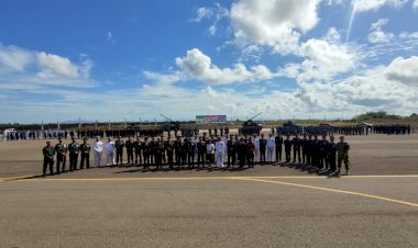 Kapolresta-Kupang-Kota-Menghadiri--Upacara-HUT-TNI-Ke---77--Tahun-2022-bertempat-di--Shelter-F-16-Lanud-El-Tari-Kota-Kupang