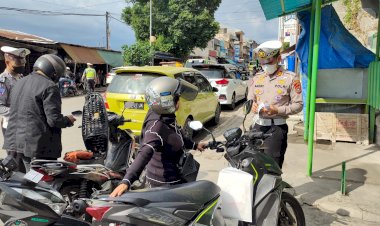 Jalan-Siliwangi-Jadi-Sasaran-Lokasi-Operasi-Portal-Lantas-dan-Operasi-Zebra-Turangga-2022-Oleh-Sat-Lantas-Polresta-Kupang-Kota