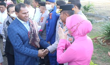 Kapolresta-Kupang-Kota-Sambut-Kedatangan-Kapolda-NTT-di-Bandara-El-Tari-Kupang