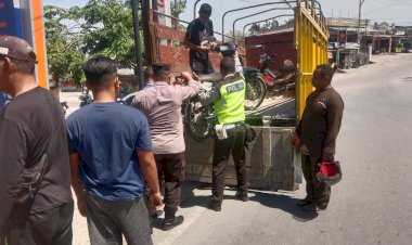 Laksanakan-Imbauan-Tertib-Berlalu-Lintas,-Personel-Polsek-Alak-Amankan-Pengendara-Yang-Melanggar-Lalu-Lintas