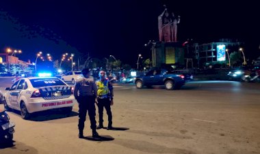 Antisipasi-Kemacetan-Lalulintas-di-Bundaran-Tirosa,-Personel-Sat-Lantas-Polresta-Kupang-Laksanakan-Strong-Point