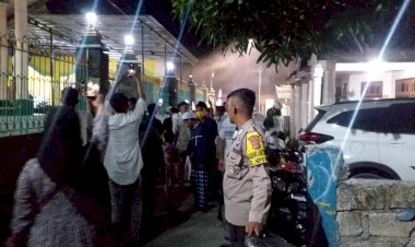 Bhabinkamtibmas-Nefonaek-Laksanakan-Pengamanan-Perayaannya-Maulid-Nabi-di-Masjid-Baiturahman-Perumnas