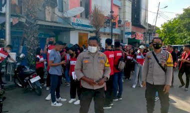 Beri-Rasa-Aman,-Babhinkamtibmas-Polresta-Kupang-Kota-Laksanakan-Pengaman-Orasi