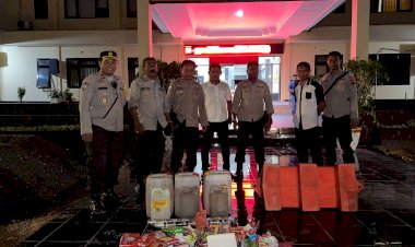 Polresta-Kupang-Kota-Kembali-Amankan-Puluhan-Liter-Miras-dan-Ratusan-Petasan,-Dalam-Operasi-Pekat-Turangga-2022