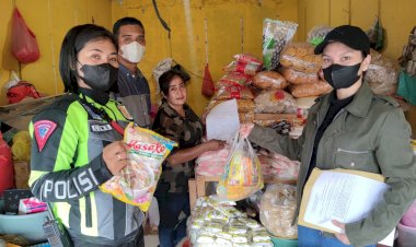 Jelang-Nataru,-Polresta-Kupang-Kota-Laksanakan-Operasi-Pekat-Sita-Barang-Kadaluarsa-dipasar