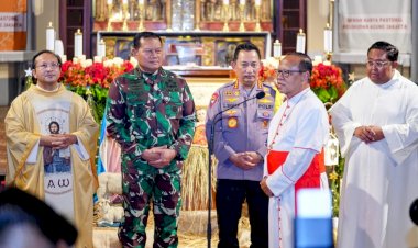Tinjau-Gereja-di-Malam-Natal,-Kapolri-Pastikan-TNI-Polri-Beri-Rasa-Aman-Sepanjang-Nataru