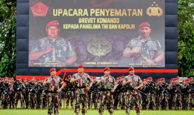 Disematkan-Baret-Merah-Kopassus,-Kapolri:-Jangan-Ragukan-Sinergisitas-TNI-Polri-Jaga-NKRI