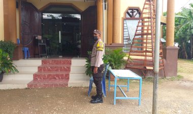 Bhabinkamtibmas-Naimata-Laksanakan-Penghamanan-Misa-Keluarga-Kudus-di--Kapela-St.-Fransiskus-Xaverius-Naimata