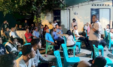 Kapolsek-Oebobo-Saat-Jumat-Curhat-Kumpul-Bersama-Warga-Kelurahan-Oebobo-Sambil-Curhat-Kamtibmas