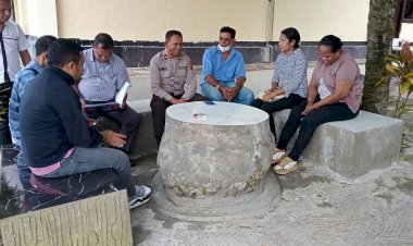 Kapolsek-Maulafa-Bincang-Santai-Dengan-Warga-Maulafa-Dalam-Jumat-Curhat.