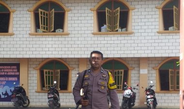 Pastikan-Kenyamanan-Umat-Saat-Beribadah,-Polsek-Alak-Laksanakan-Pengamanan-Ibadah-Minggu-di-Gereja