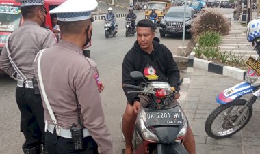Giat-Rutin-Satlantas-Polresta-Dalam-Melakukan-Penertiban-Terhadap-Pengendara-Di-Jalan-Raya.