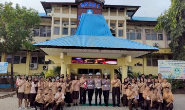 Satuan-Lantas-Polresta-Kupang-Kota-Sosialisasi-dan-Rencanakan-Pembentukan-PKS-di-SMA-Negeri-1-Kota-Kupang.