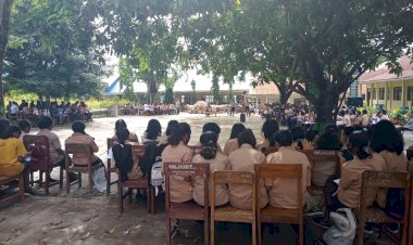 Kapolsek-Maulafa-Jelaskan-Tentang-Bullying-dan-Mendengar-“Curhat”-Pelajar-Sekolah-Menegah-Atas.