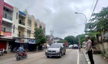 Antisipasi-Parkir-Liar-Dan-Pelanggaran-Kasat-Mata,-Sat-Lantas-Laksanakan-Pengaturan