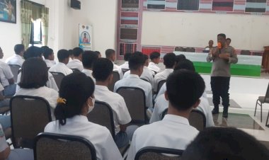Laksanakan-Jum'at-Curhat-di-Sekolah,-Kapolsek-Oebobo-Tekankan-Guru-Untuk-Kontrol-Siswanya.