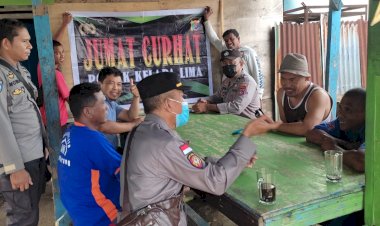 Kapolsek-Kelapa-Lima-Jumat-Curhat-Bersama-Warga-Pasar-Ikan-Oeba