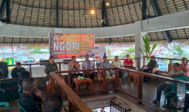 Kapolresta-Kupang-Kota-Gelar-Jumat-Curhat-di-Pantai-Kelapa-Lima,-Warga-Keluhkan-Rambu-Larangan-Parkir.