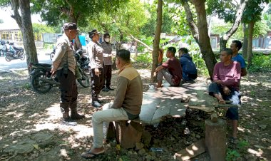 Datangi-Pangkalan-Ojek, -Warga-Minta-Bantuan-Dalam-Pembuatan-SIM.