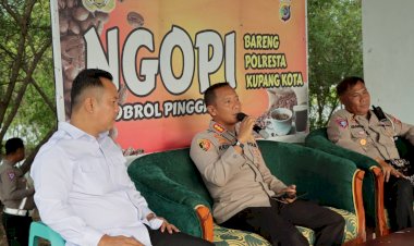 Jumat-Curhat-di-Hutan-Mangrove-Oesapa-Barat,-Warga-Minta-Polantas-Tertibkan-Parkiran-Kendaraan-di-Atas-Badan-Jalan.