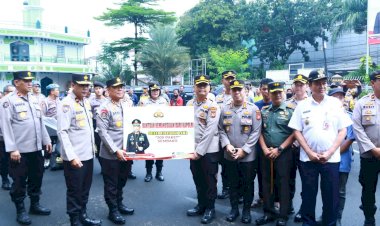 Ribuan-Paket-Sembako-dari-Kapolri-Disebar-ke-Masyarakat-di-Slum-Area-Jaksel