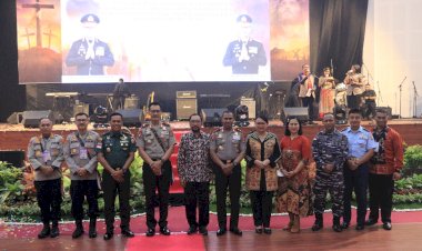 Ikut-Kegiatan-Kebangunan-Rohani,-Kapolda-NTT:Muliakan-Tuhan,-Perkuat-Iman-Sehingga-dapat-Mengasihi-Sesama.-